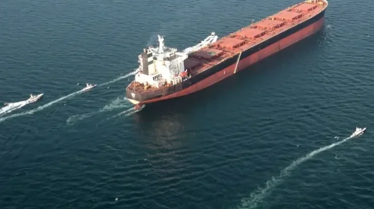 Lalu Lintas Selat Hormuz Turun Drastis imbas Konflik