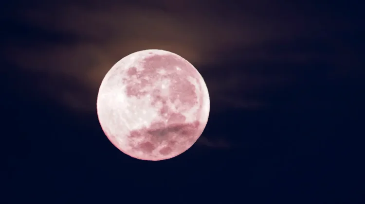 Pink Moon Hiasi Langit Indonesia Awal April 2026