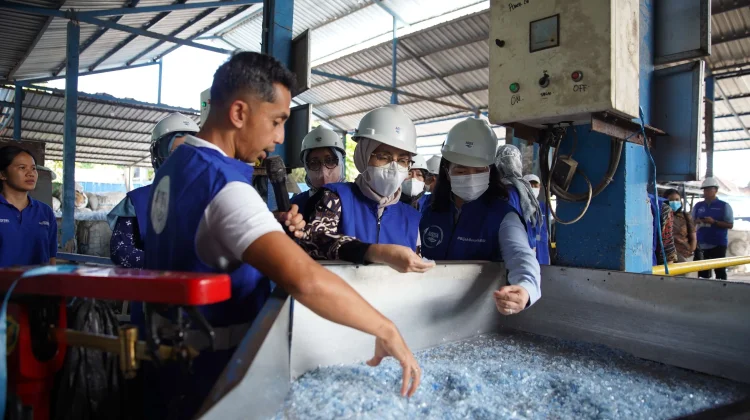 Perang Timur Tengah Picu Ancaman Kenaikan Harga Plastik