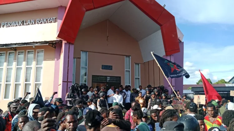Demo Front Rakyat Bergerak di Nabire Tertib, Polisi Terapkan Pendekatan Humanis