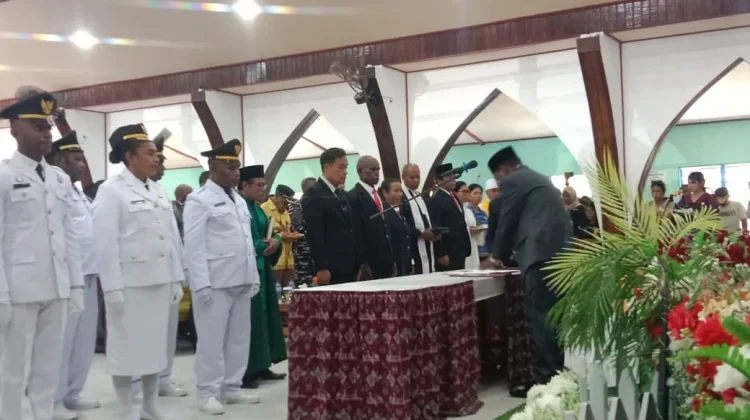 Pelantikan 48 Pejabat di Nabire, Bupati Mesak Magai Ingatkan Bahaya Ego Sektoral