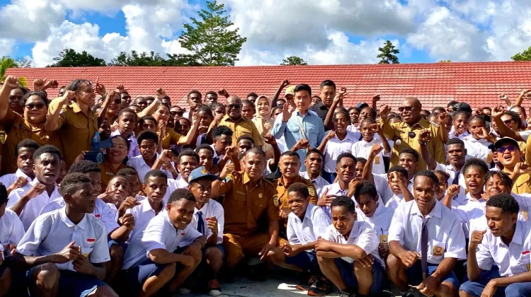 Wapres Gibran Disambut Meriah di Sekolah Sentra Pendidikan Mimika