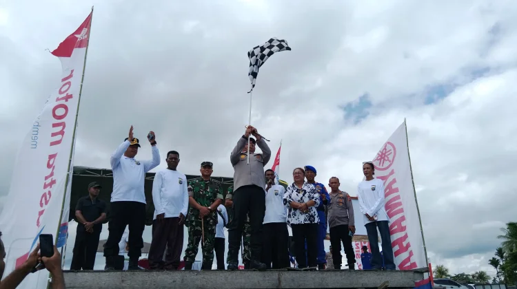Balap Perahu Meriahkan HUT ke-2 Polda Papua Tengah di Nabire