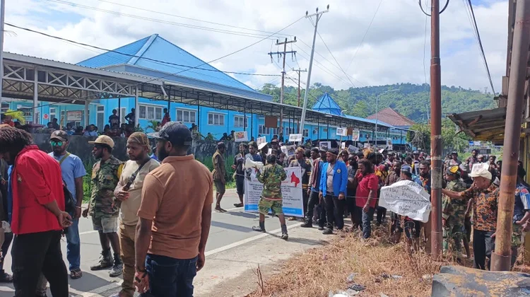 Ratusan Mahasiswa Puncak Gelar Aksi di Nabire, Tuntut Penarikan TNI Non Organik