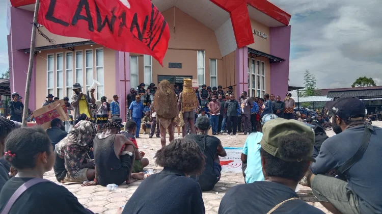 Ratusan Mahasiswa Puncak Gelar Aksi “Rakyat Papua Menggugat” di DPRP Papua Tengah