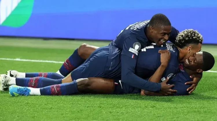 PSG Menang Dramatis 5-4 atas Bayern di Liga Champions