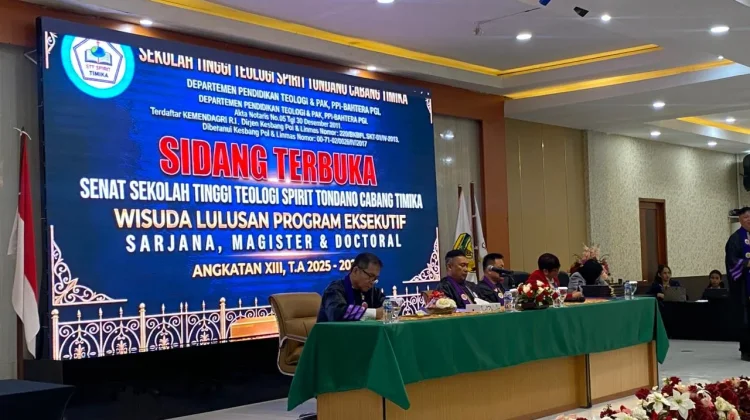 Wisuda STT Spirit Timika Tegaskan Komitmen Pelayanan di Tanah Papua