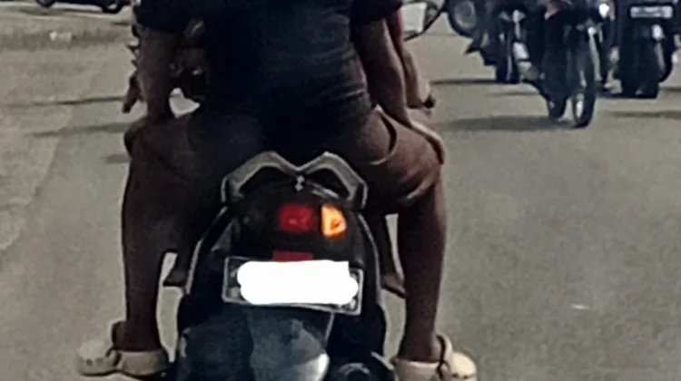 Bahaya Mengendarai Kendaraan hingga Lupa Mematikan Lampu Sein