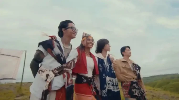 Lirik lagu 'Your Side' Weird genius Ft Novia Bachmid