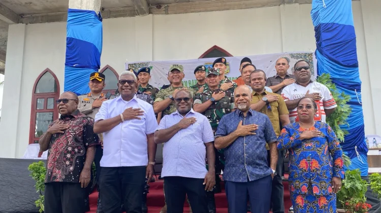 Pemkab Mimika dan Pemprov Papua tengah Serahkan Puluhan Hewan Kurban