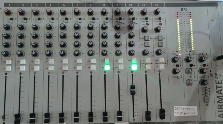 Jangan Asal Pencet, Ini Fungsi Tombol pada Mixer Audio RRI Nabire