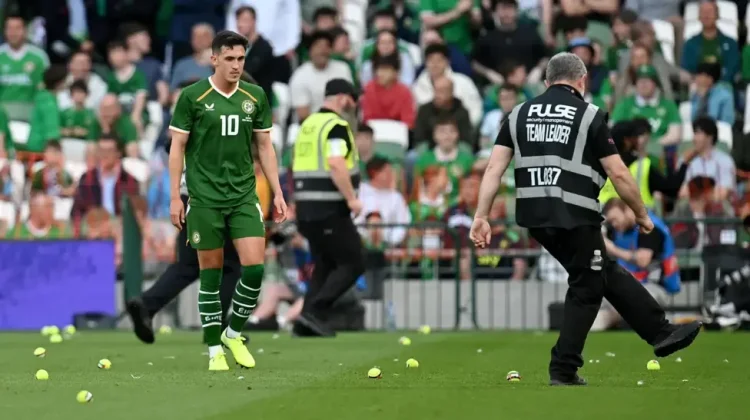 Irlandia vs Qatar Diwarnai Protes Bela Palestina