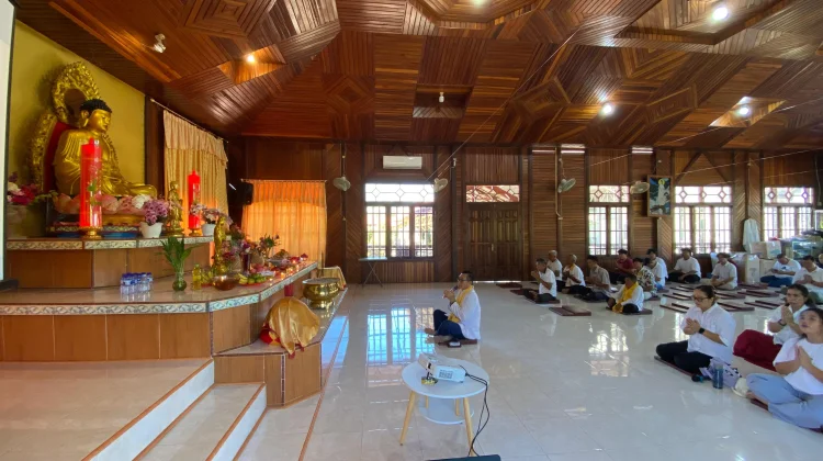 Umat Buddha Nabire Gelar Ibadah Hari Waisak Di Vihara Buddha Dharma Karuna