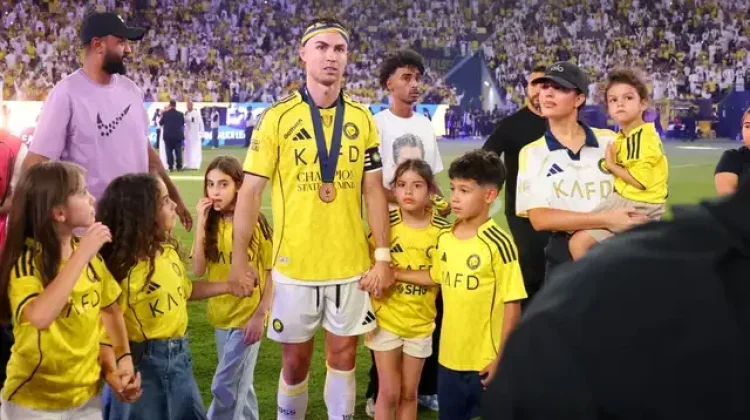 Cristiano Ronaldo Nikmati Liburan Jelang Piala Dunia 2026