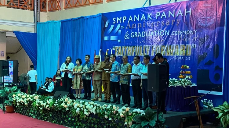 SMP Kristen Anak Panah Nabire Rayakan HUT Ke-24 & Lepas 115 Siswa Kelas IX Tahun 2026