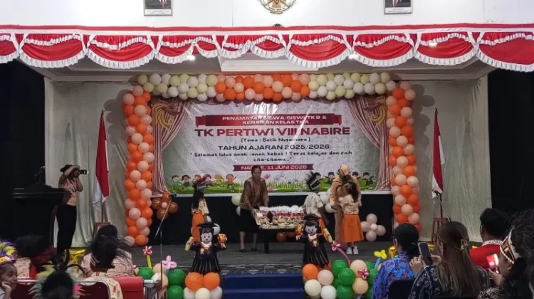 Pemberian Penghargaan Mewarnai Penamatan Siswa-Siswi TK Pertiwi 8 Nabire