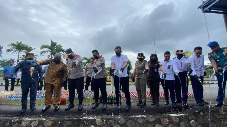 Ribuan Botol Miras Dimusnahkan, Mimika Perketat Pengawasan Peredaran Alkohol