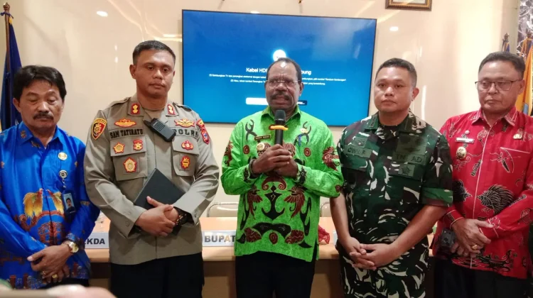 Bupati Nabire Mulai Benahi Kota, Baliho Semrawut dan Kawasan SPBU Akan Ditertibkan