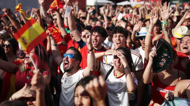 Cuaca Panas Ganggu Fan Zone Spanyol vs Arab Saudi