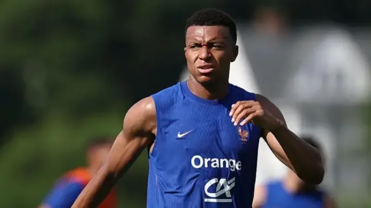 Mbappe Cetak Dua Gol, Prancis Kalahkan Irak dan Puncaki Grup I