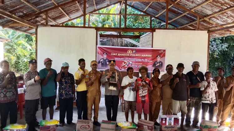 Sambut HUT Bhayangkara ke-80, Polres Nabire Salurkan Bansos dan Yankes di Teluk Umar