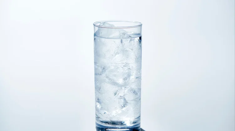Mitos atau Fakta, Minum Air Es Bisa Bikin Gendut?