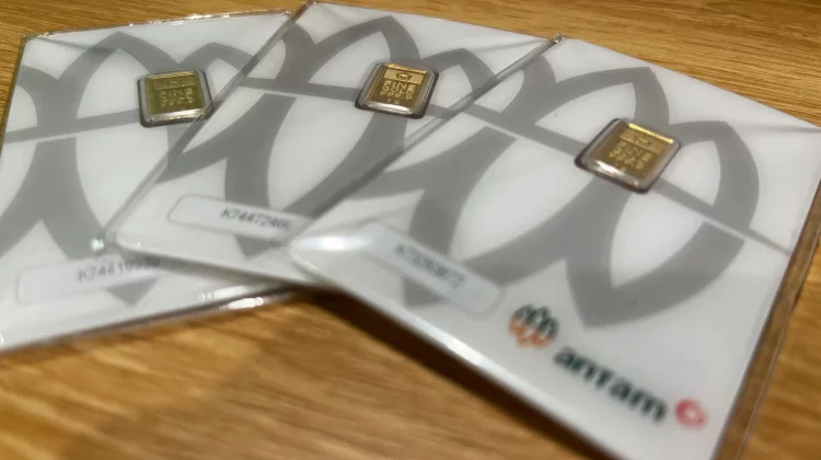 Harga Emas Antam Turun Rp15.000, Buyback Ikut Melemah