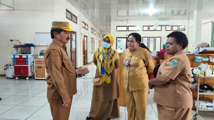 Sekda Nabire Sidak RSUD, Soroti Fasilitas IGD dan Disiplin Tenaga Kesehatan