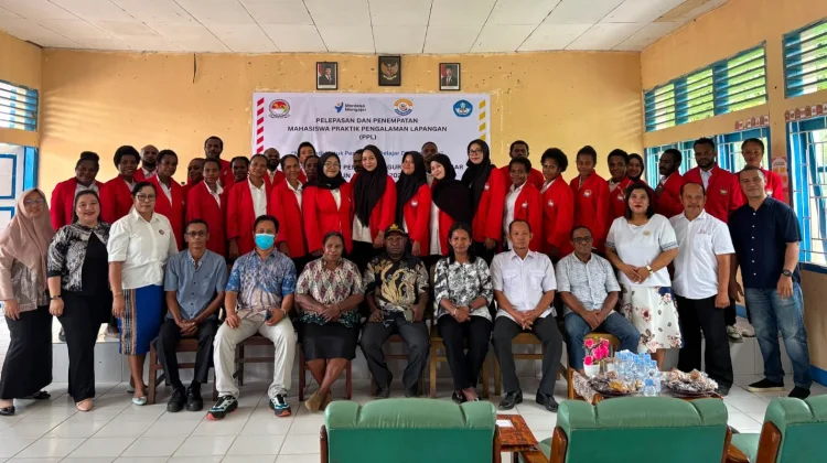 FKIP USWIM Nabire Lepas 50 Mahasiswa PGSD Ikuti PPL di Delapan Sekolah Mitra
