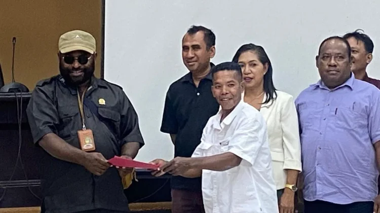 Komisi II DPRK Mimika Perjuangkan Nasib Peternak Ayam Lokal
