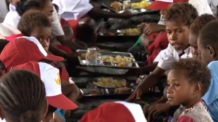 Kogabwilhan III Hadirkan Makan Bersama Gembira di Batas Batu Nduga, Sukseskan MBG