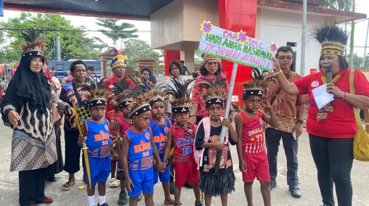 Langkah Ceria Anak Mimika Warnai Peringatan HAN Ke-42