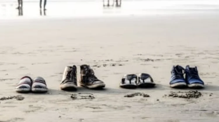 Sepatu Gaya yang Nyaman untuk Traveling