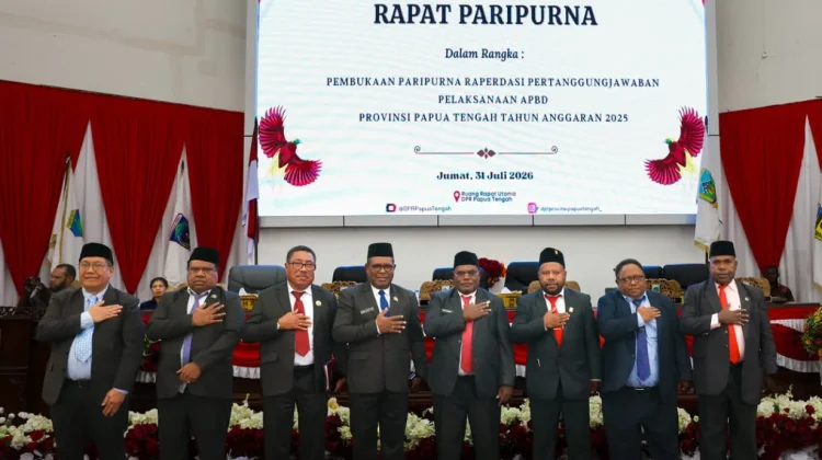 Rapat Paripurna DPR PT , Pemprov Serahkan Raperda Pelaksanaan APBD TA 2025