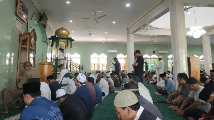 Pelaksanaan Sholat Jum'at di Masjid Al-Muhajirin Nabarua Nabire