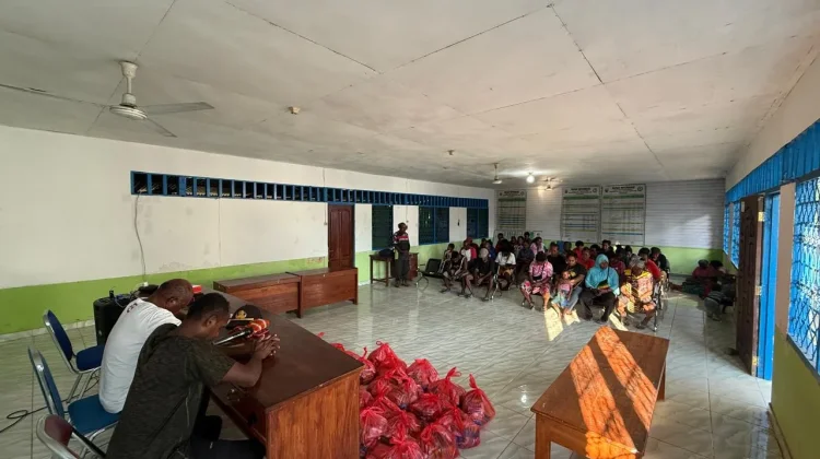 Kepala Suku Nayak Nabire Perkuat Kamtibmas Lewat Sosialisasi dan Sembako