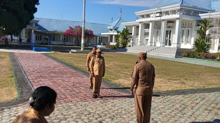 Bupati Nabire Tegaskan Pemberhentian Pegawai yang Bermasalah