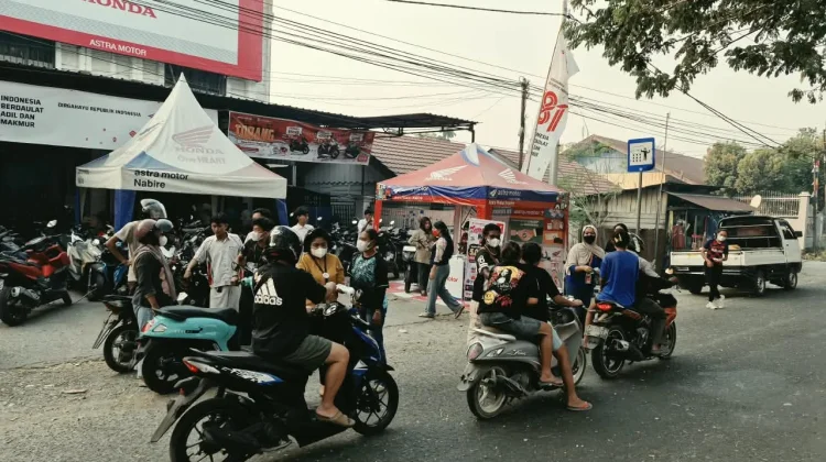 Astra Motor Nabire Bagikan 10 Ribu Masker Gratis Kepada Warga Terdampak Kabut Asap