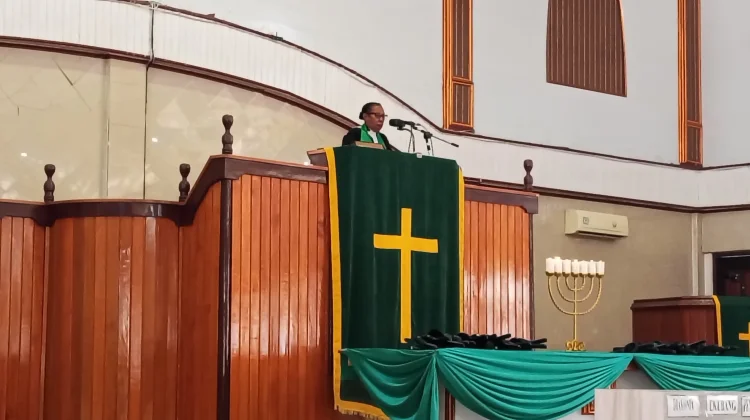 Jamaat GKI Tabernakel Oyehe Nabire Diajak Hidup Saling Mengasihi Satu Sama Lain