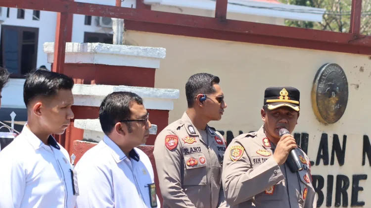Kapolres Nabire Kawal Aksi Aspirasi di Pengadilan Negeri