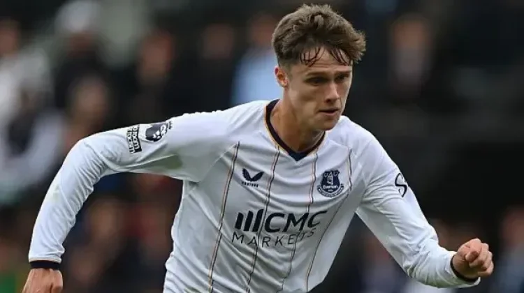 Everton Batalkan Transfer Armstrong Usai Protes Pendukung