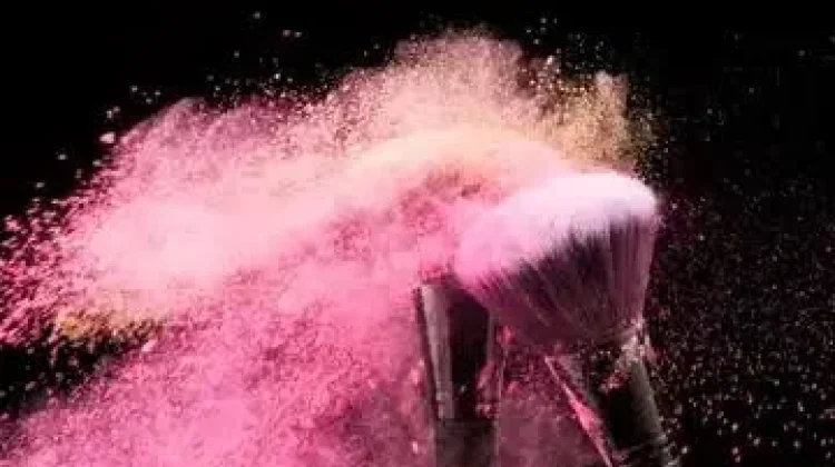 Hati-hati Bahaya Penggunaan Makeup Berlebihan
