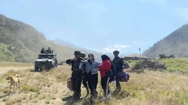 Jalur Darat Terhambat, Koops Habema Evakuasi Istri Aris Sanda dari Mbua