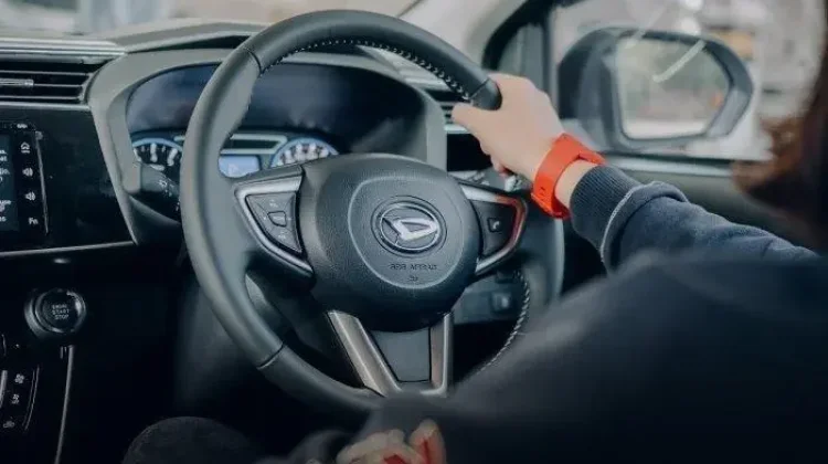 Tips Menghindari Kebiasaan Berkendara yang Bisa Merusak Mobil