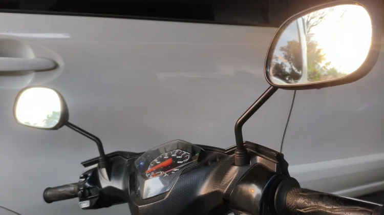 Kaca Spion Memiliki Fungsi Yang Penting