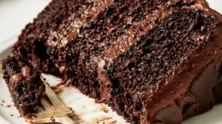 Resep Chocolate Moist Cake Lembut, Cokelat, dan Bikin Nagih.