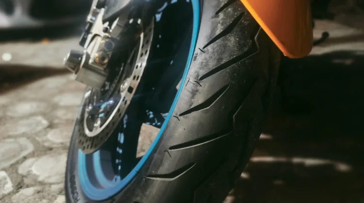 Ban Tubeless Vs Ban Biasa Mana Lebih Baik?