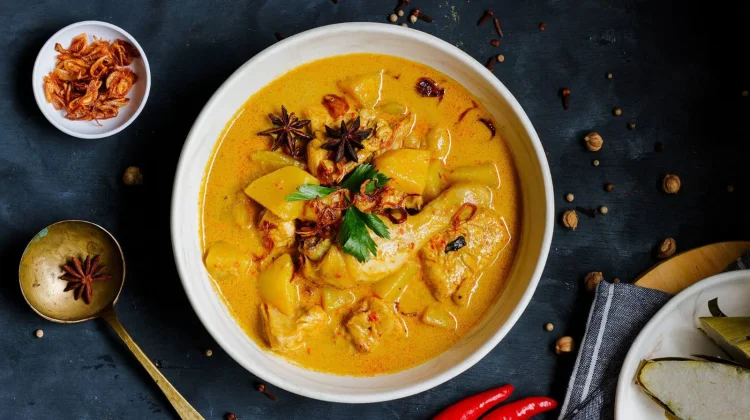Aroma Rempahnya Menggoda, Gulai Ayam Hangat Cocok untuk Menu Keluarga