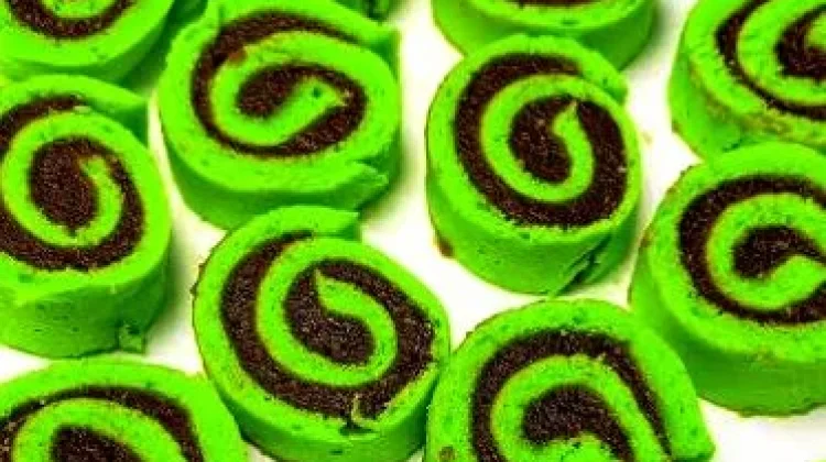 Kue Dadar Bitung, Jajanan Tradisional yang Manis dan Menggugah Selera