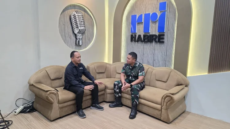 TNI Hadir Untuk Rakyat, Dandim 1705/Nabire Bahas 81 Tahun Pengabdian Di RRI Nabire